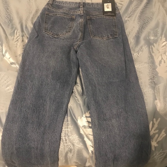 Pretty Little Thing Open Knee Mom Jeans - Picture 6 of 7